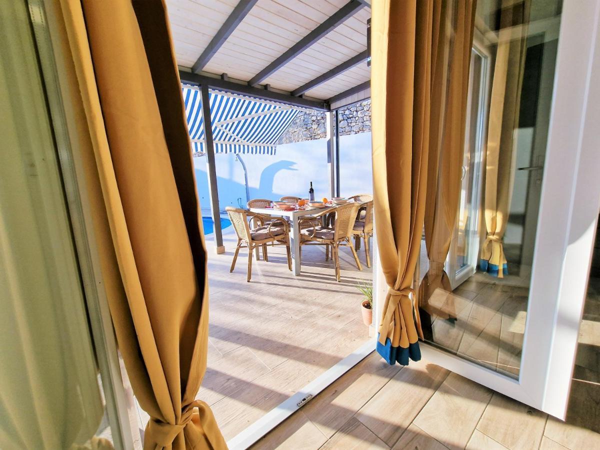Holiday House Boost With Heated Pool Klis Exterior photo