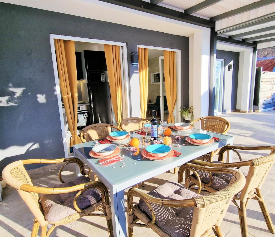 Holiday House Boost With Heated Pool Klis Exterior photo