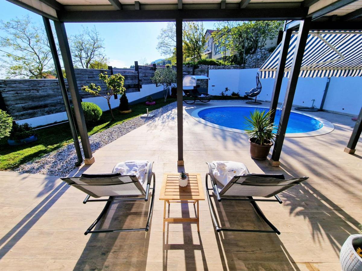 Holiday House Boost With Heated Pool Klis Exterior photo