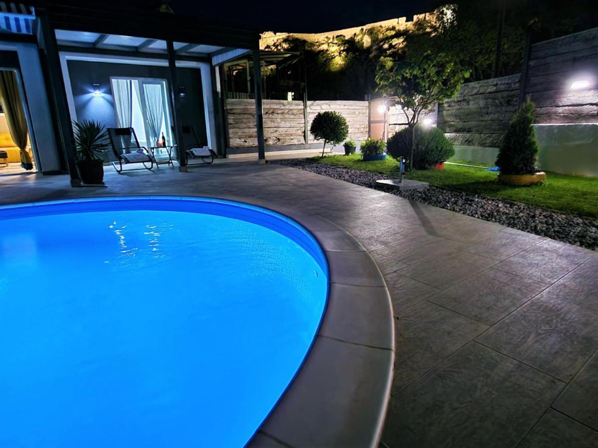 Holiday House Boost With Heated Pool Klis Exterior photo